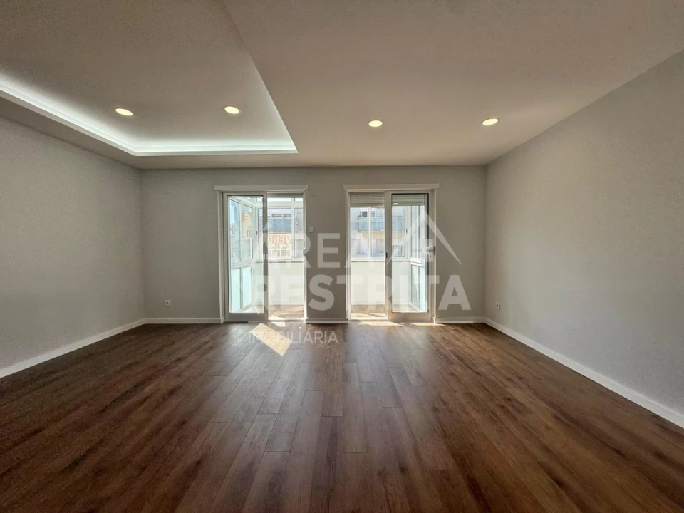Apartamento T3 para Venda em Laranjeiro e Feijó Foto 8