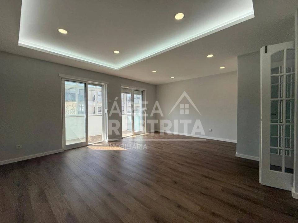 Apartamento T3 para Venda em Laranjeiro e Feijó Foto 9