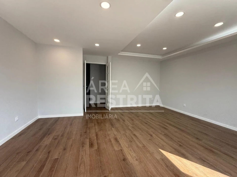 Apartamento T3 para Venda em Laranjeiro e Feijó Foto 10