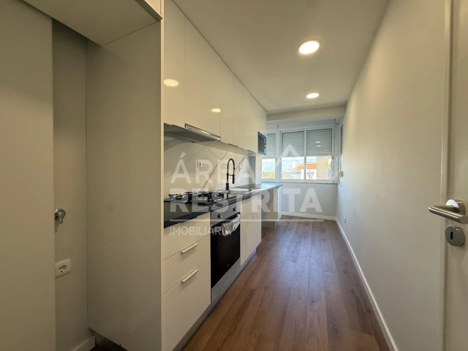 Apartamento T3 para Venda em Laranjeiro e Feijó Foto 13