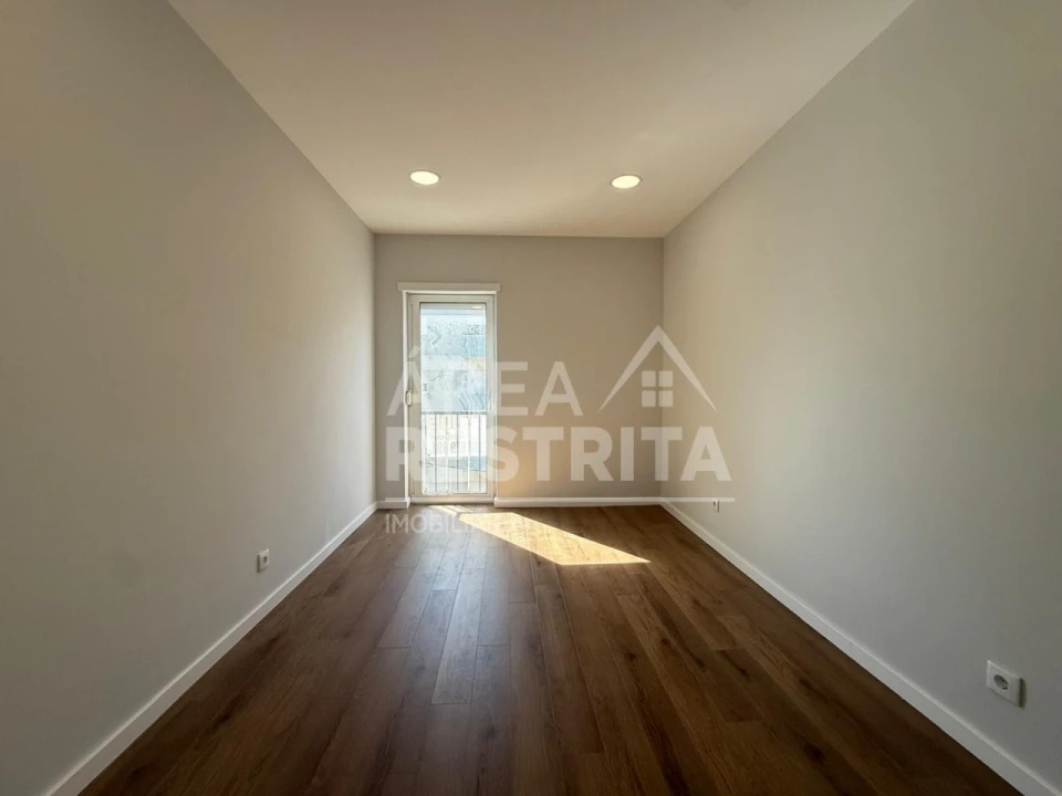 Apartamento T3 para Venda em Laranjeiro e Feijó Foto 15