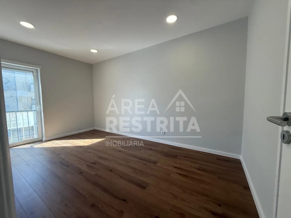 Apartamento T3 para Venda em Laranjeiro e Feijó Foto 17