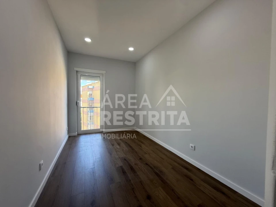 Apartamento T3 para Venda em Laranjeiro e Feijó Foto 18