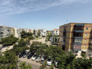 Apartamento T3 para Venda em Laranjeiro e Feijó