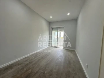 Apartamento T3 para Venda em Laranjeiro e Feijó