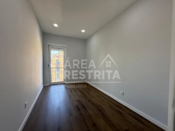 Apartamento T3 para Venda em Laranjeiro e Feijó