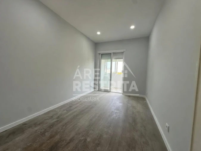 Apartamento T3 para Venda em Laranjeiro e Feijó Foto 14