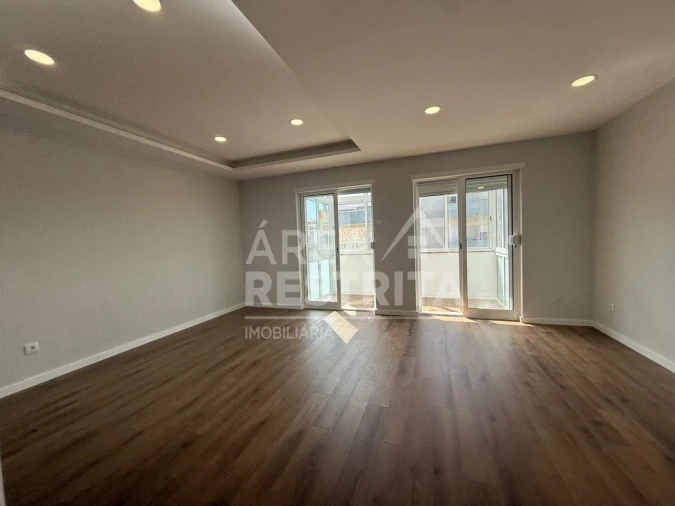 Apartamento T3 para Venda em Laranjeiro e Feijó Foto 11