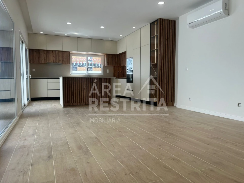 Moradia T3 para Venda em Fernao Ferro Foto 2