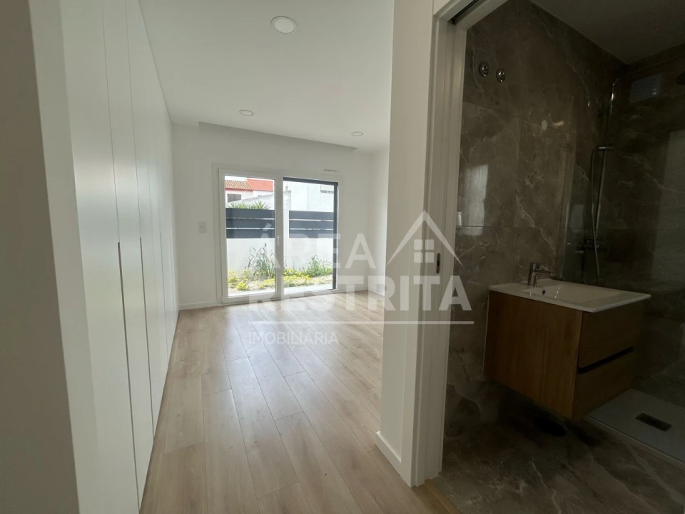Moradia T3 para Venda em Fernao Ferro Foto 18