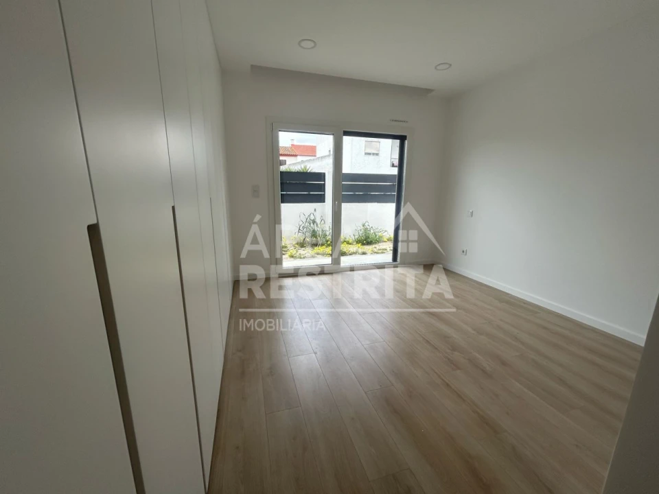 Moradia T3 para Venda em Fernao Ferro Foto 21