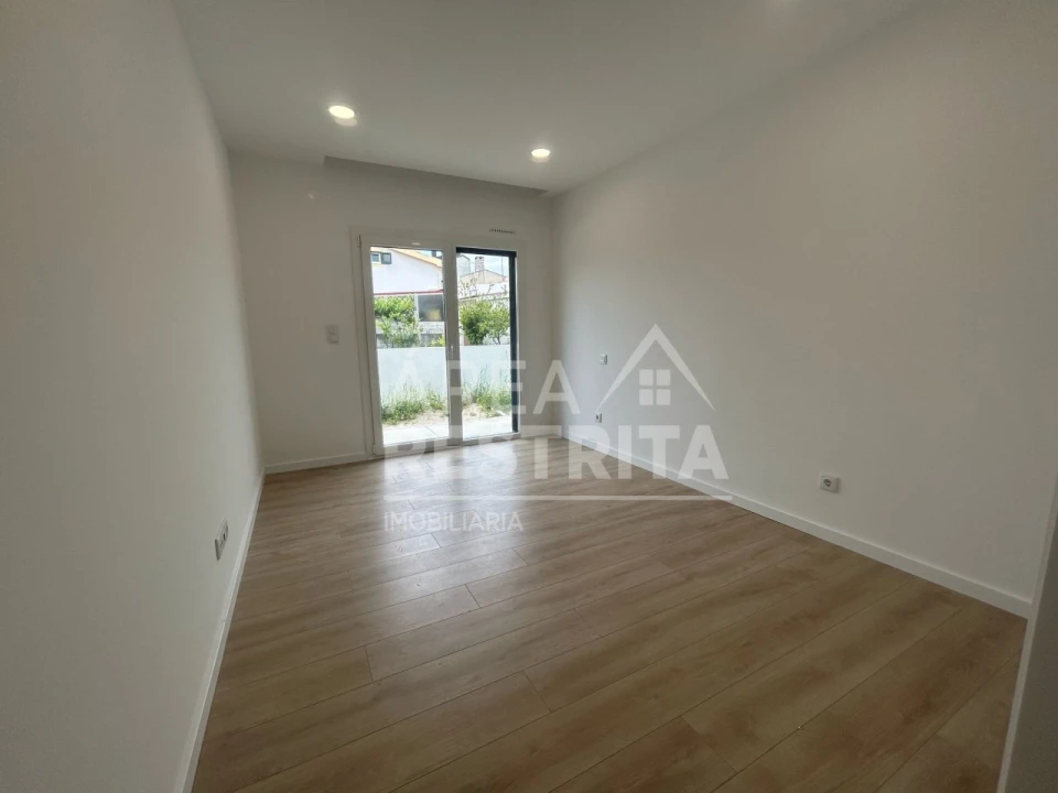 Moradia T3 para Venda em Fernao Ferro Foto 22