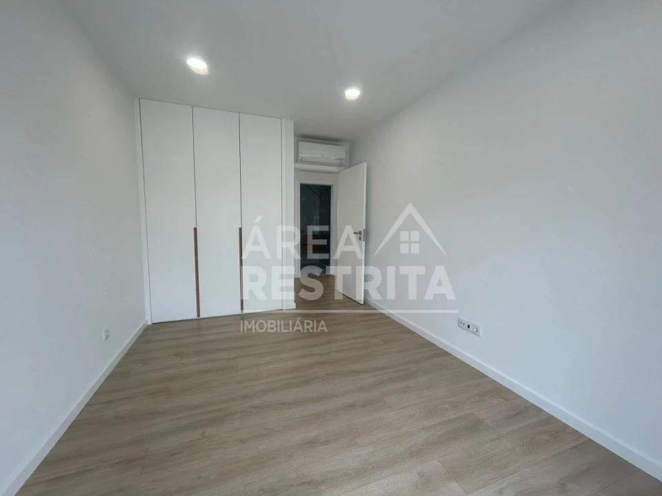 Moradia T3 para Venda em Fernao Ferro Foto 24