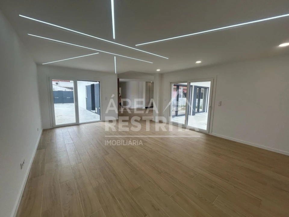 Moradia T3 para Venda em Fernao Ferro Foto 26