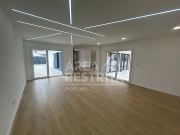 Moradia T3 para Venda em Fernao Ferro