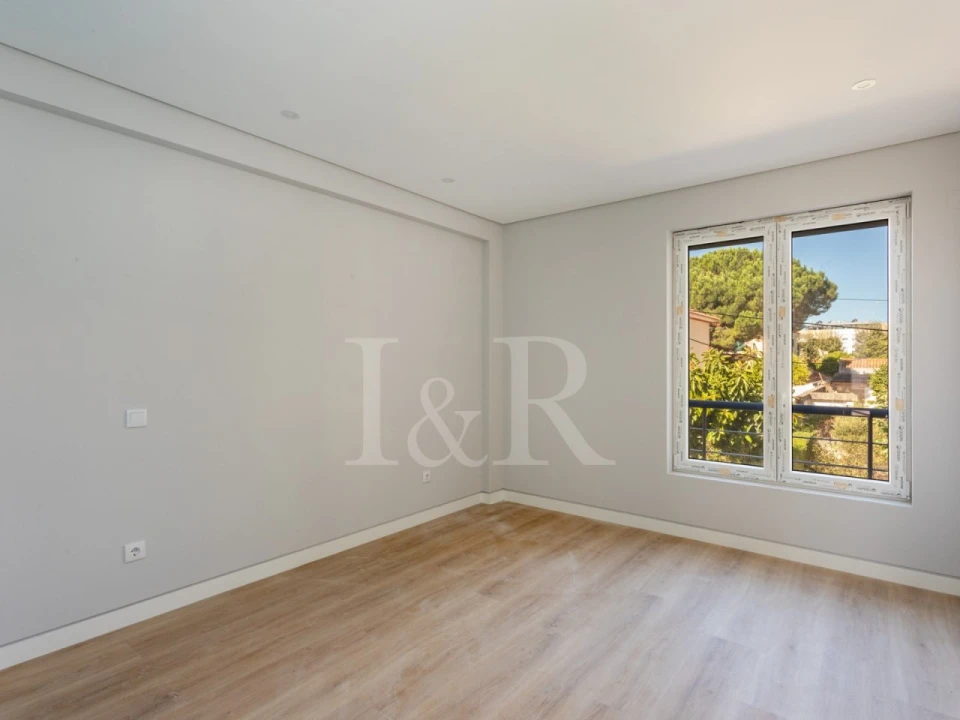 Apartamento T3 para Venda em Carcavelos e Parede Foto 16