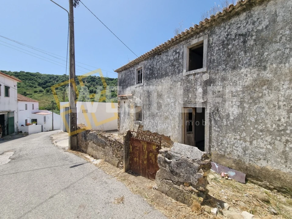 Moradia T3 para Venda em Igreja Nova e Cheleiros Foto 1