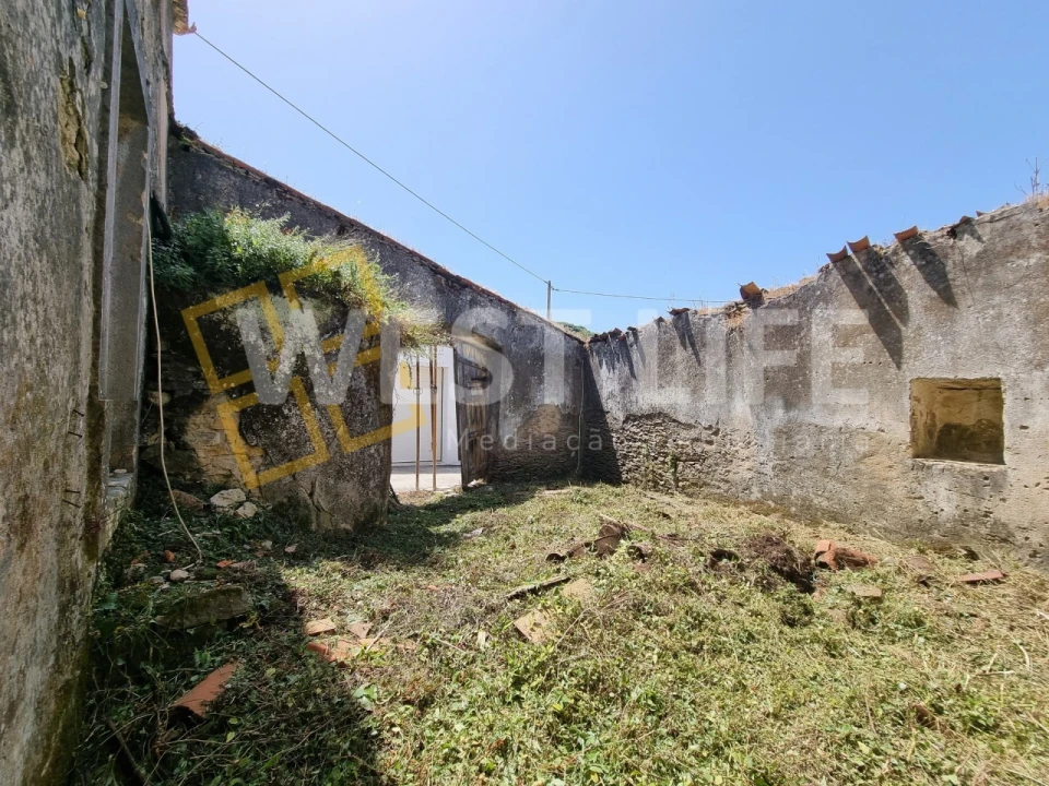 Moradia T3 para Venda em Igreja Nova e Cheleiros Foto 28