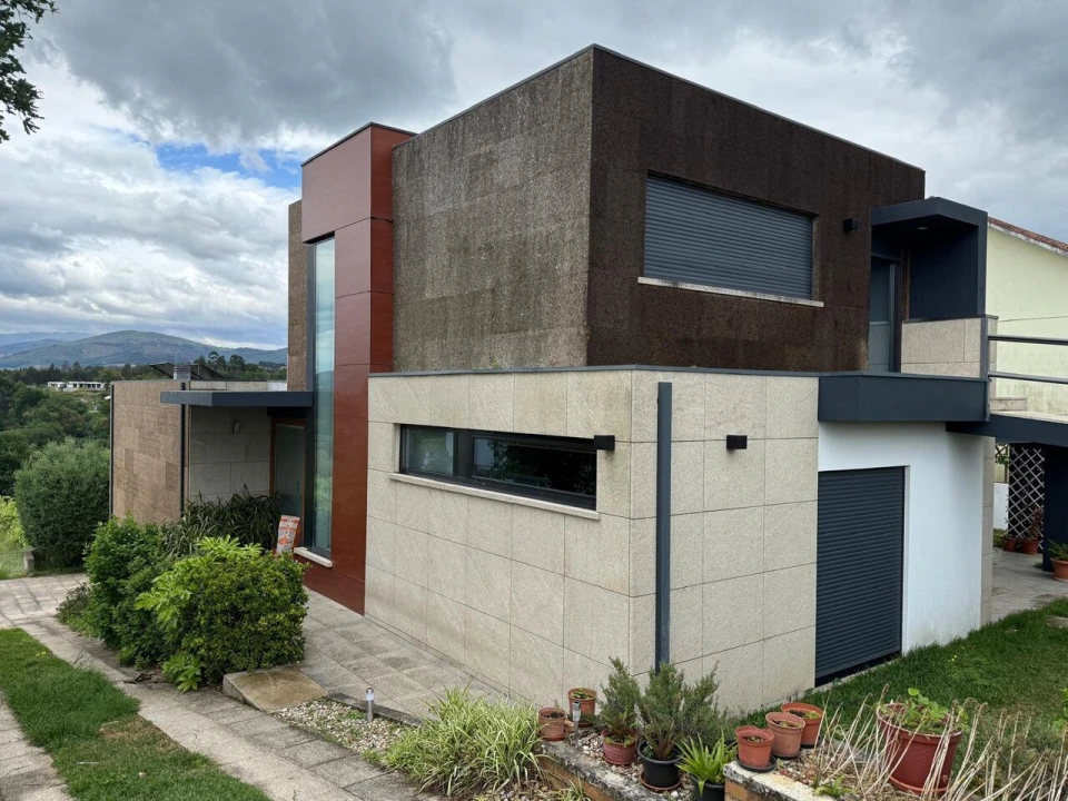 Moradia T4 para Venda em Bela Foto 9