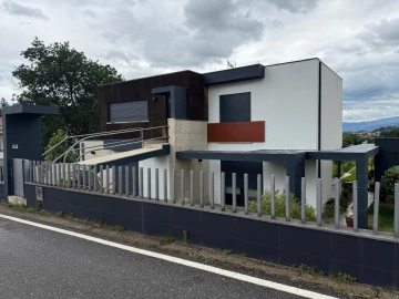 Moradia T4 para Venda em Bela