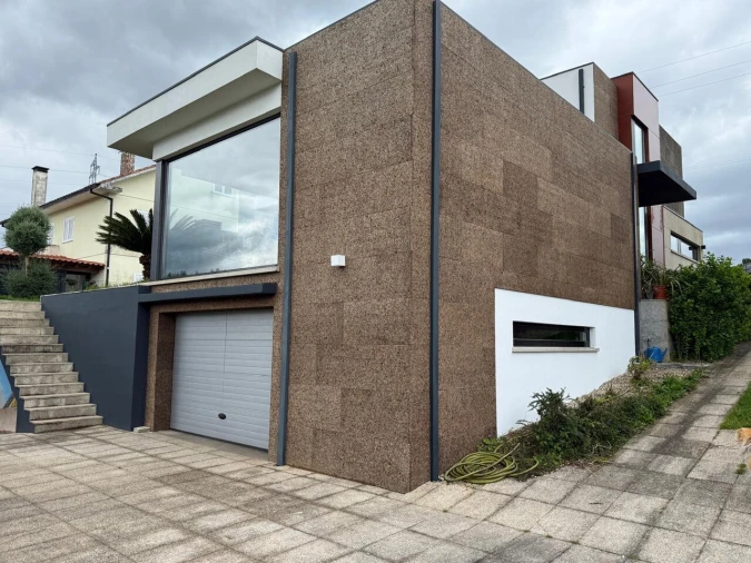 Moradia T4 para Venda em Bela Foto 3