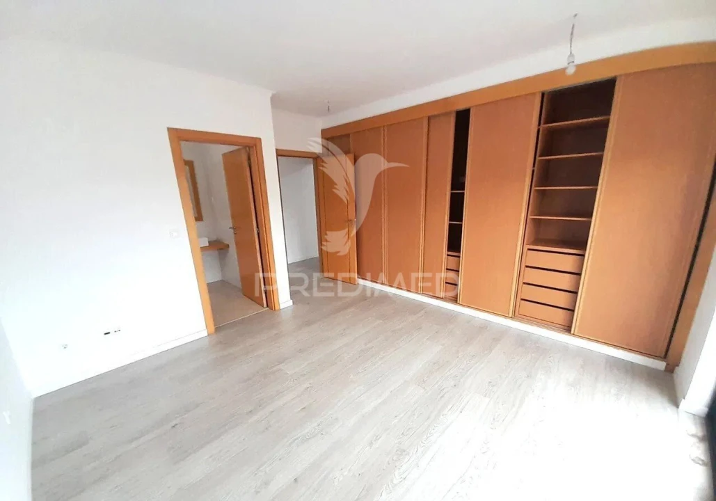 Moradia T5 para Venda em Laranjeiro e Feijó Foto 16