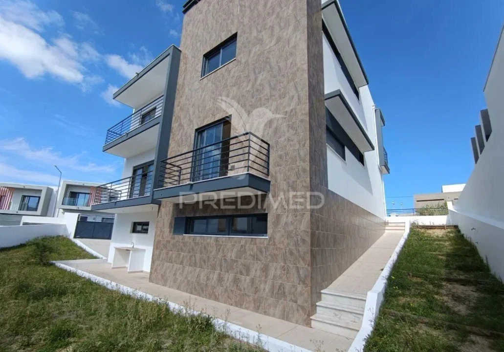 Moradia T5 para Venda em Laranjeiro e Feijó Foto 22