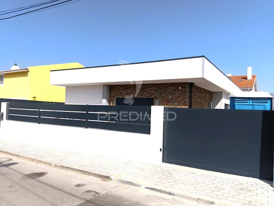 Moradia T4 para Venda em Fernao Ferro Foto 2