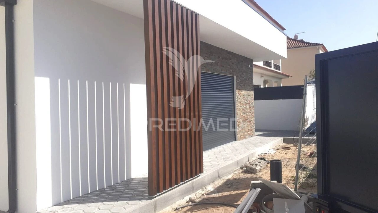 Moradia T4 para Venda em Fernao Ferro Foto 17