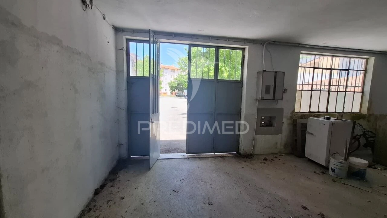 Armazém para Venda em Guarda Foto 6
