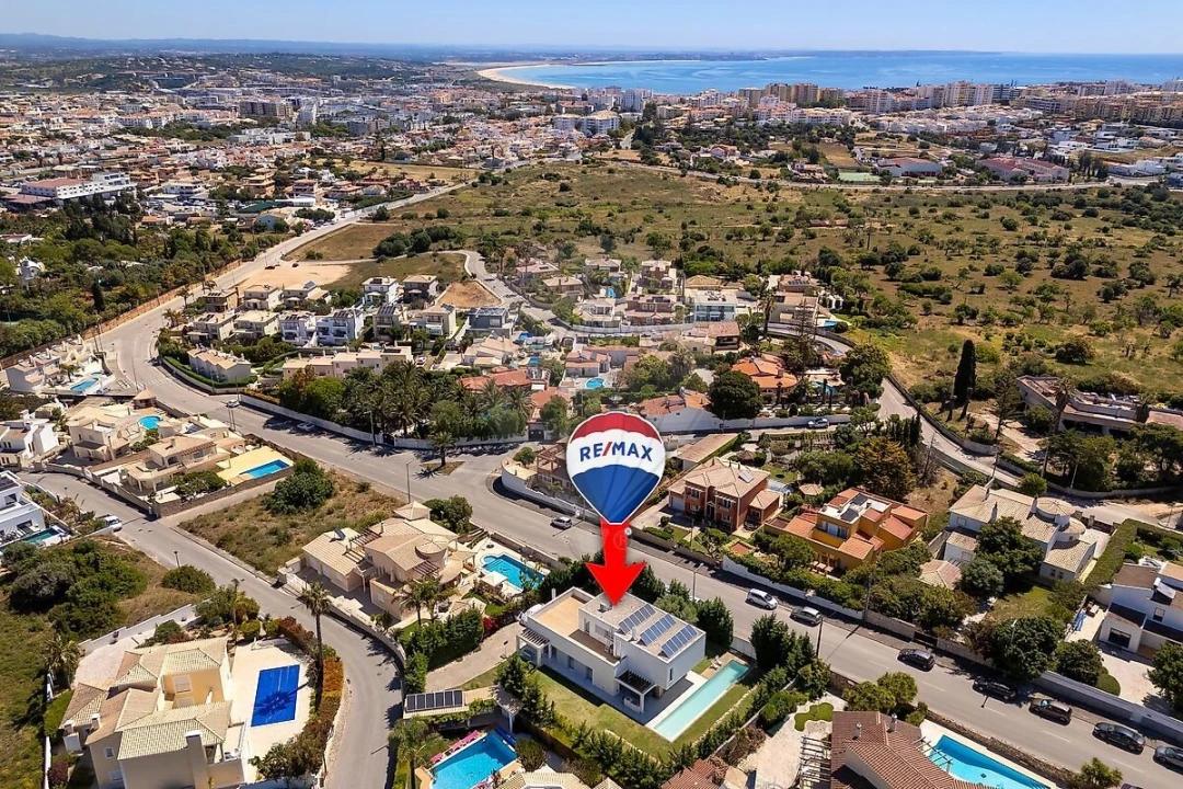 Moradia T4 para Venda em Lagos (São Sebastião e Santa Maria) Foto 2