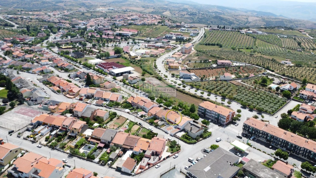 Moradia T5 para Venda em Alfandega da Fe Foto 2