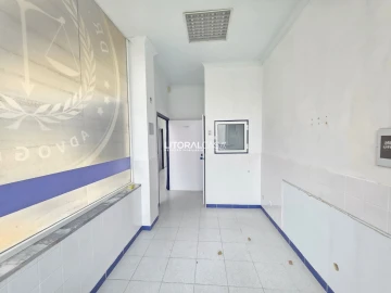 Loja para Arrendamento em Esgueira