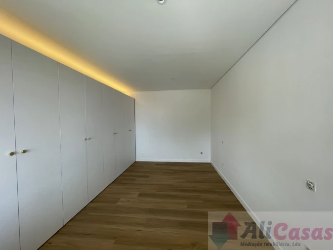 Apartamento T0 para Venda em Esmoriz Foto 10