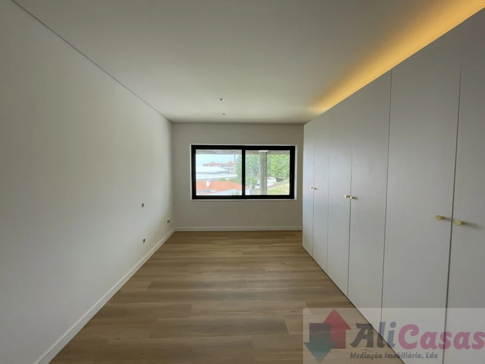 Apartamento T0 para Venda em Esmoriz Foto 9