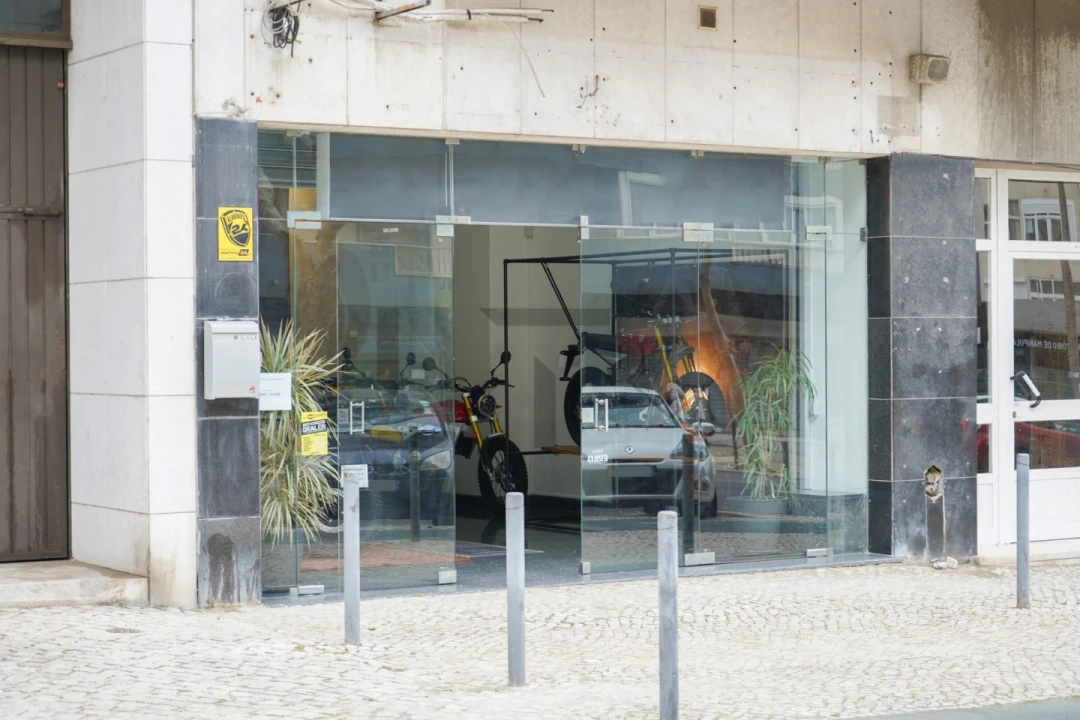Loja para Venda em Alvalade Foto 1