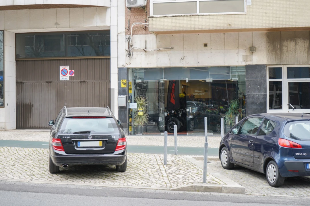 Loja para Venda em Alvalade Foto 3