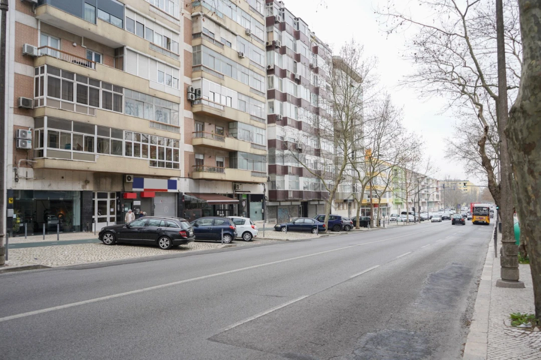 Loja para Venda em Alvalade Foto 8