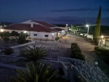 Moradia T5 para Venda em Branca