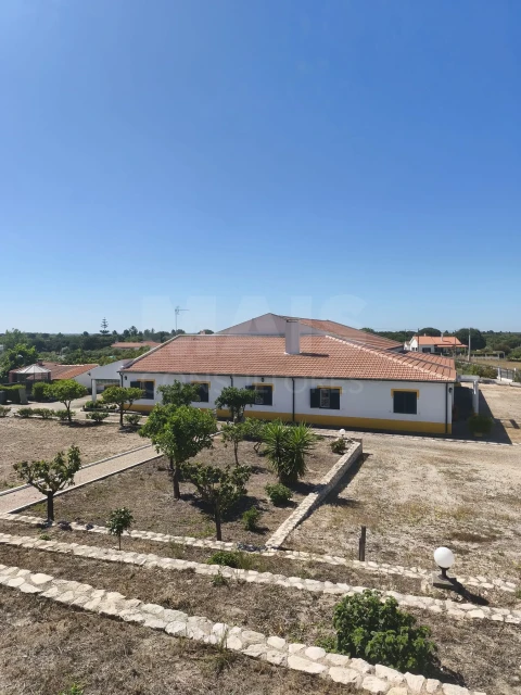 Moradia T5 para Venda em Branca