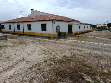 Moradia T5 para Venda em Branca