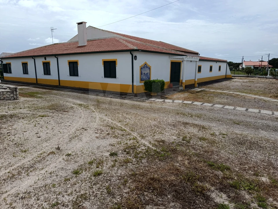 Moradia T5 para Venda em Branca Foto 1
