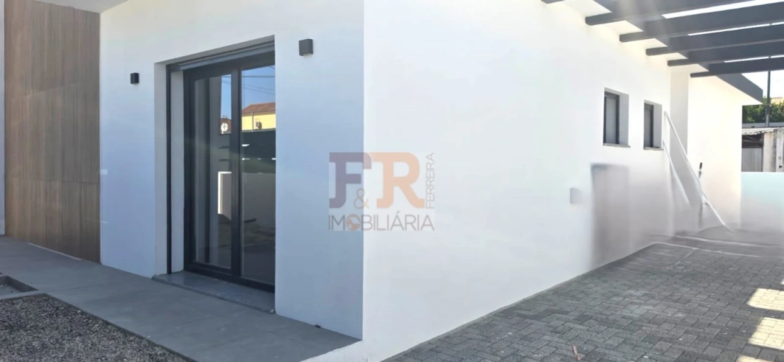 Moradia T4 para Venda em Fernao Ferro Foto 8
