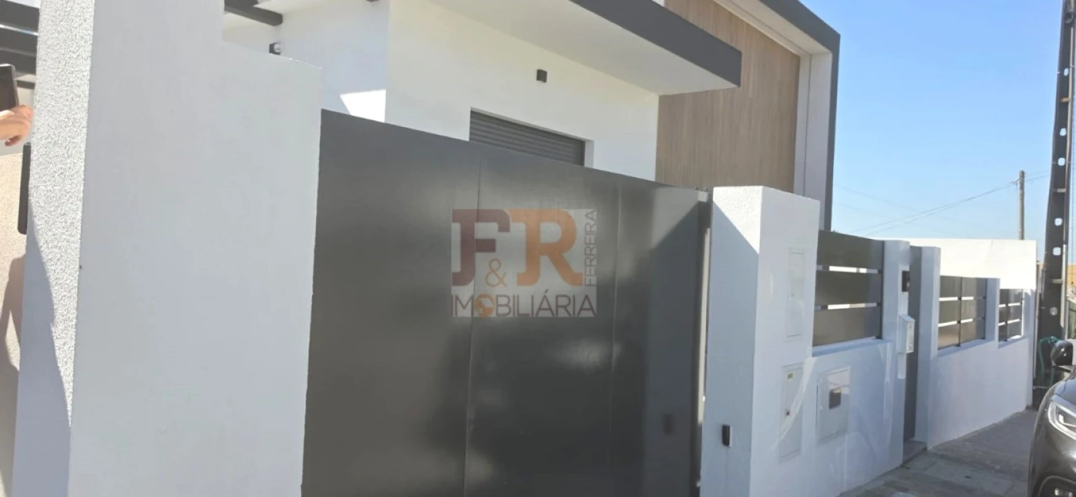 Moradia T4 para Venda em Fernao Ferro Foto 29
