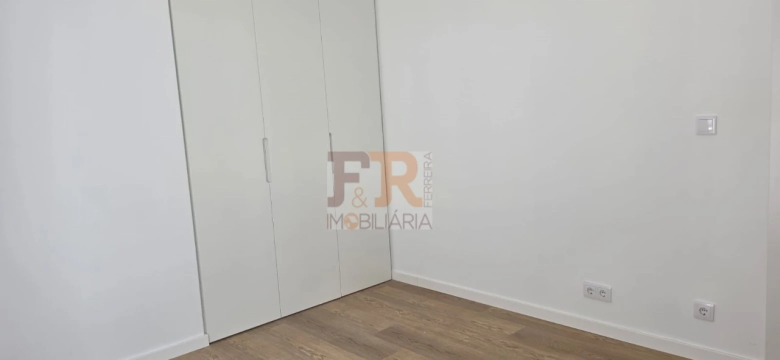 Moradia T4 para Venda em Fernao Ferro Foto 15