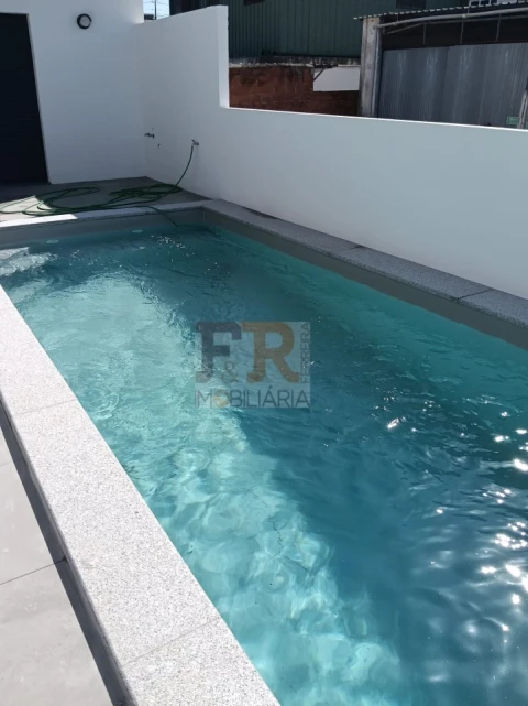 Moradia T4 para Venda em Fernao Ferro