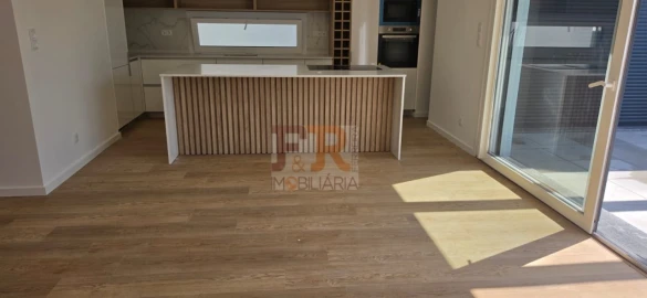 Moradia T4 para Venda em Fernao Ferro