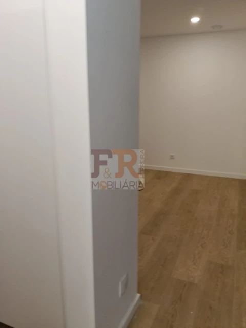 Moradia T4 para Venda em Fernao Ferro
