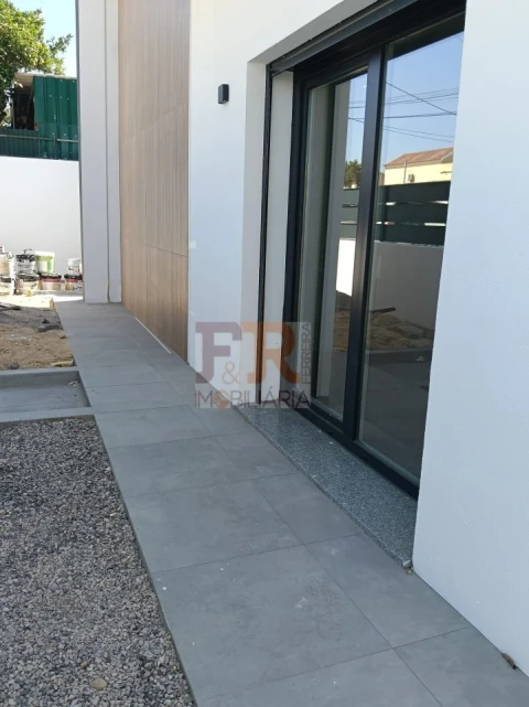 Moradia T4 para Venda em Fernao Ferro