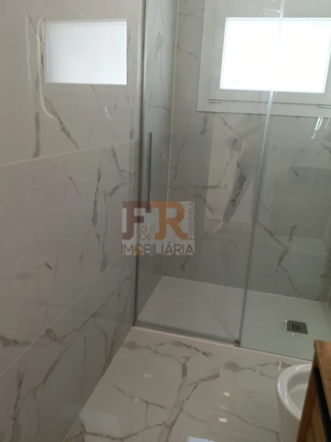 Moradia T4 para Venda em Fernao Ferro